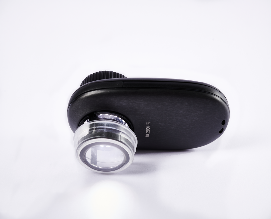 DermLite DL200 HR dermoscopy device.